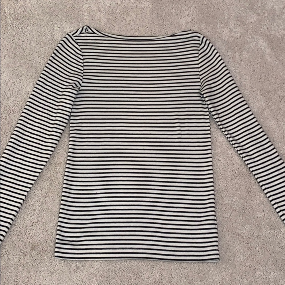 Black and white long sleeve T